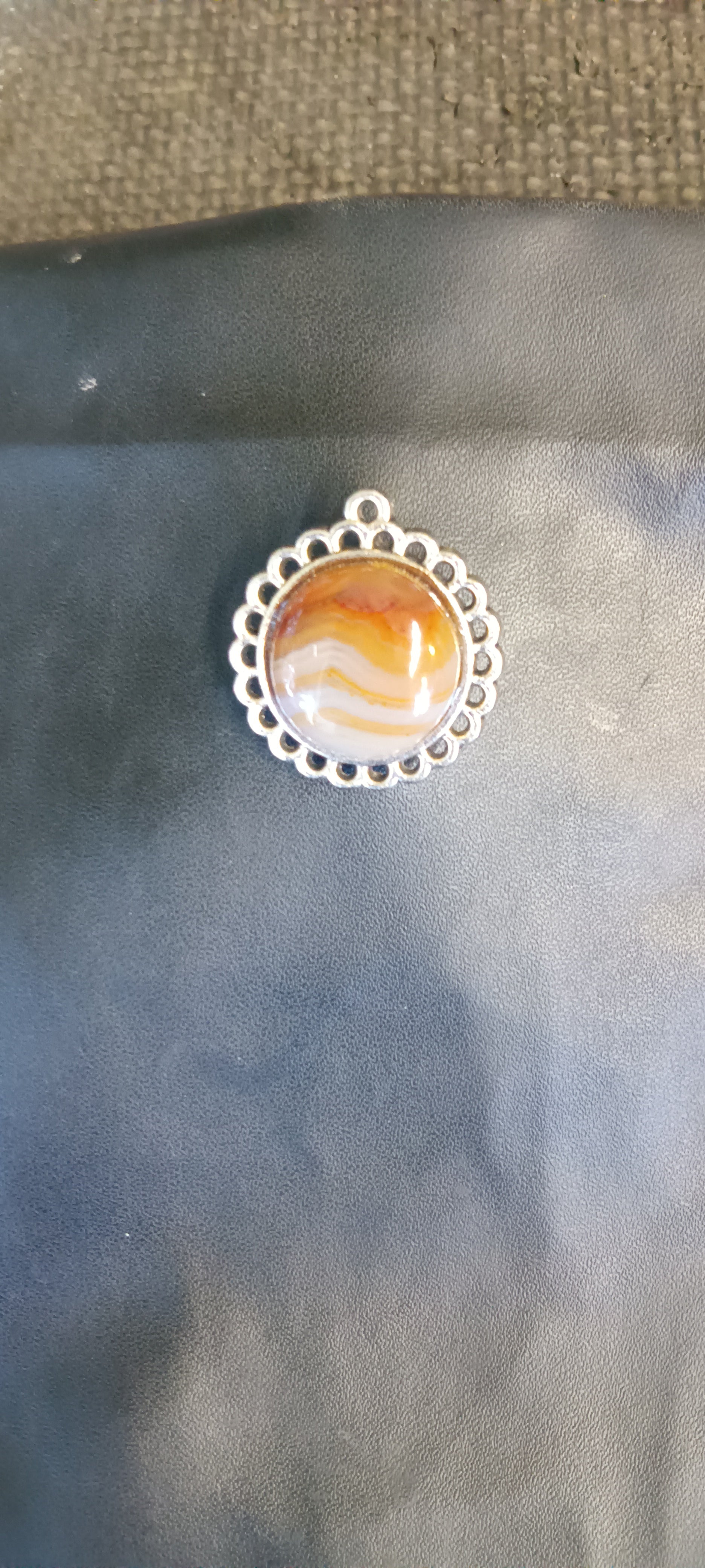 Caramel Wave Botswana Agate — Africa — The Scalloped Setting