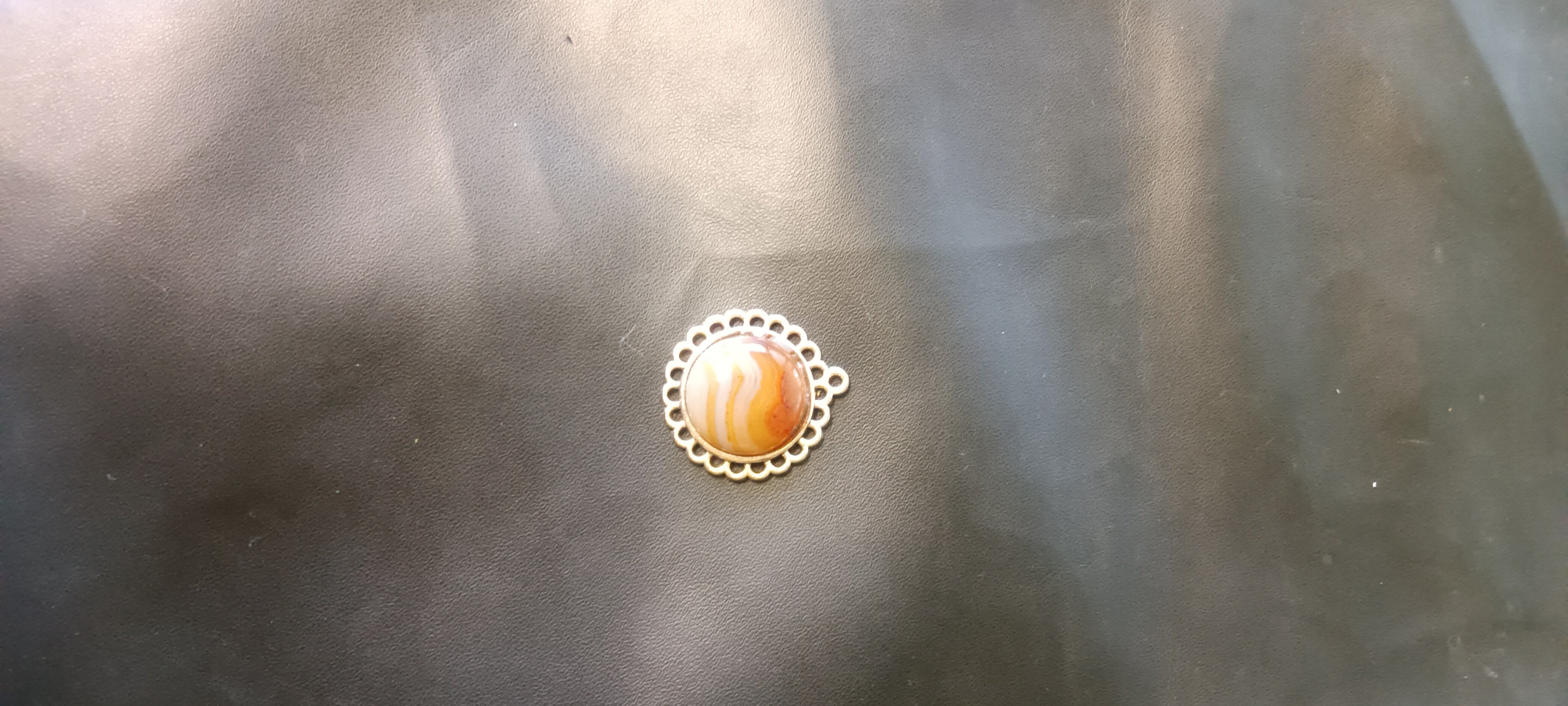 Caramel Wave Botswana Agate — Africa — The Scalloped Setting