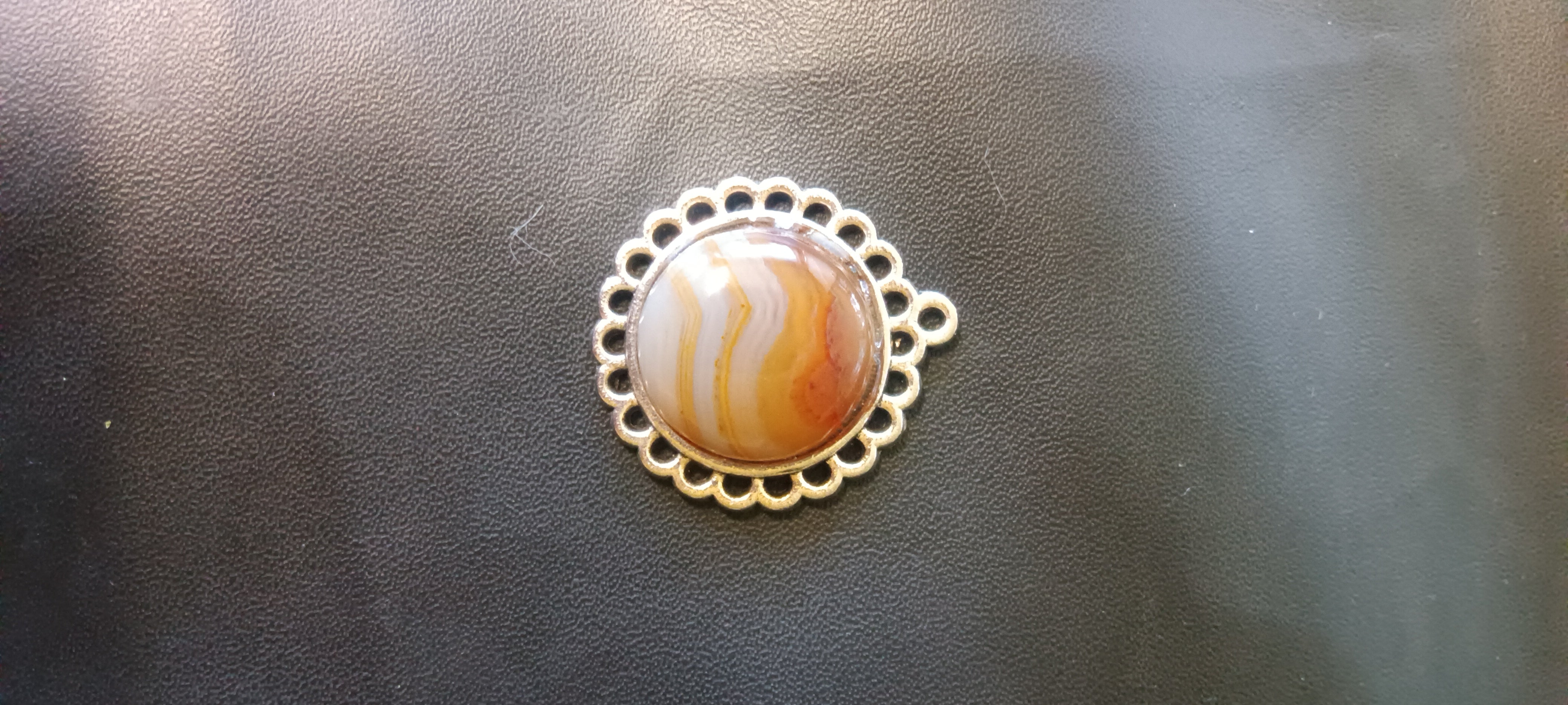 Caramel Wave Botswana Agate — Africa — The Scalloped Setting